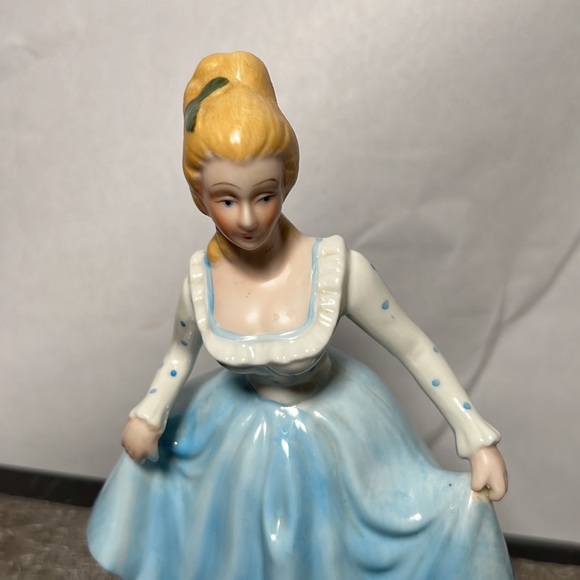 Vintage Porcelain Victorian Age Figurines - Picture 4 of 13